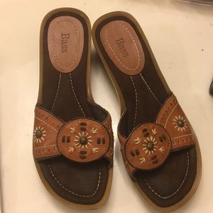 Patterned leather sandals